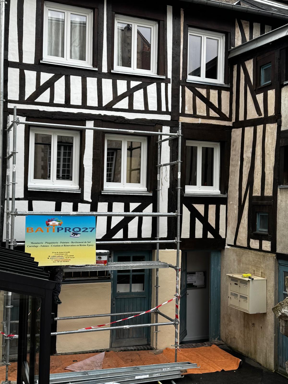 Chantier Bâti Pro 27 sur une maison normande à colombages, rénovation intérieure en Normandie